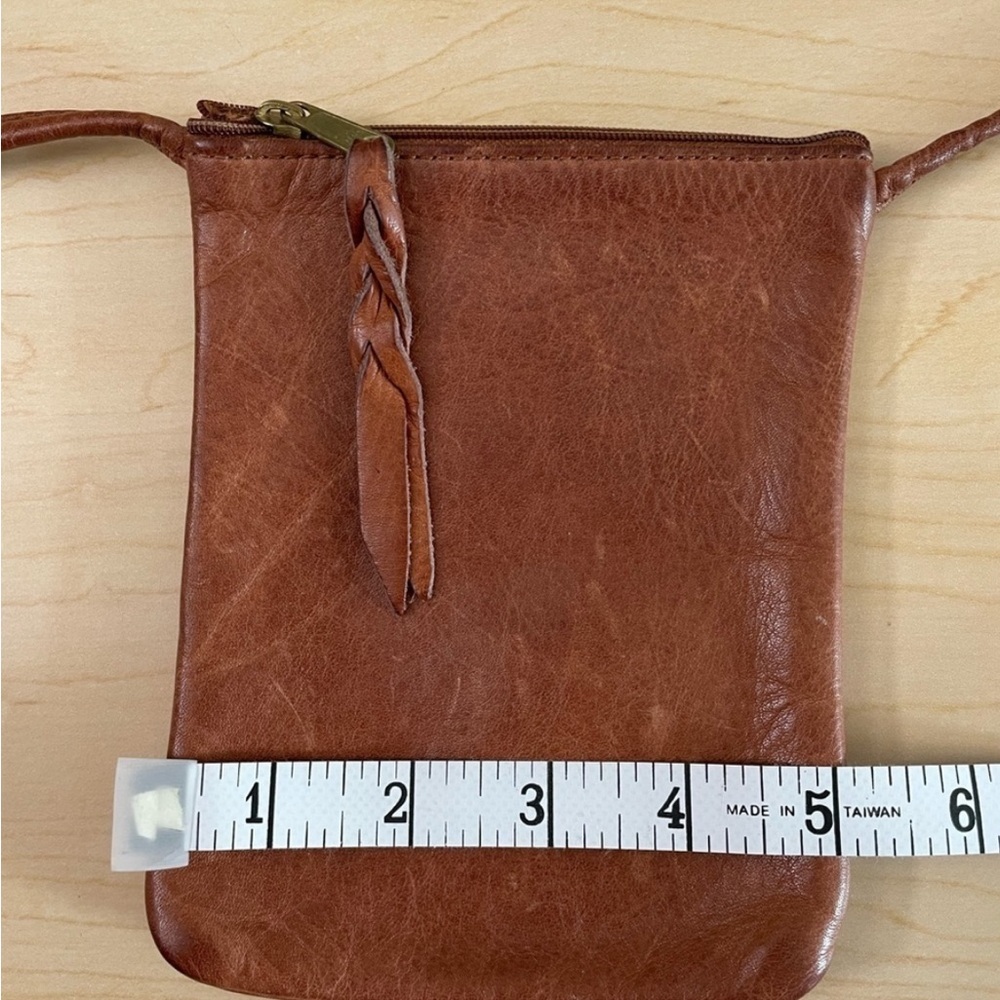Beautiful Vintage Brown Leather cross body bag.​ - Picture 4 of 7